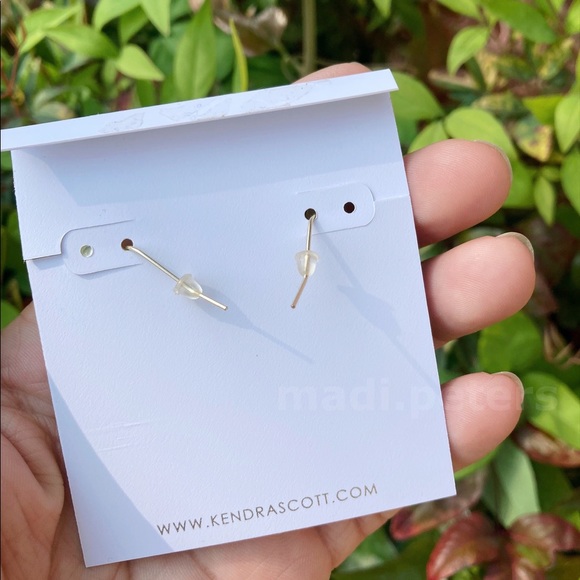 Kendra Scott Dunn Earrings in Sage Mica - Picture 7 of 7